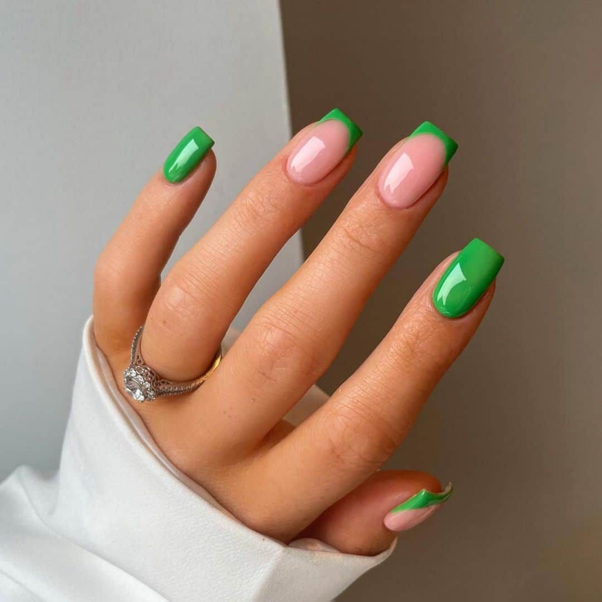 unghie forma quadrata smalto verde lucido