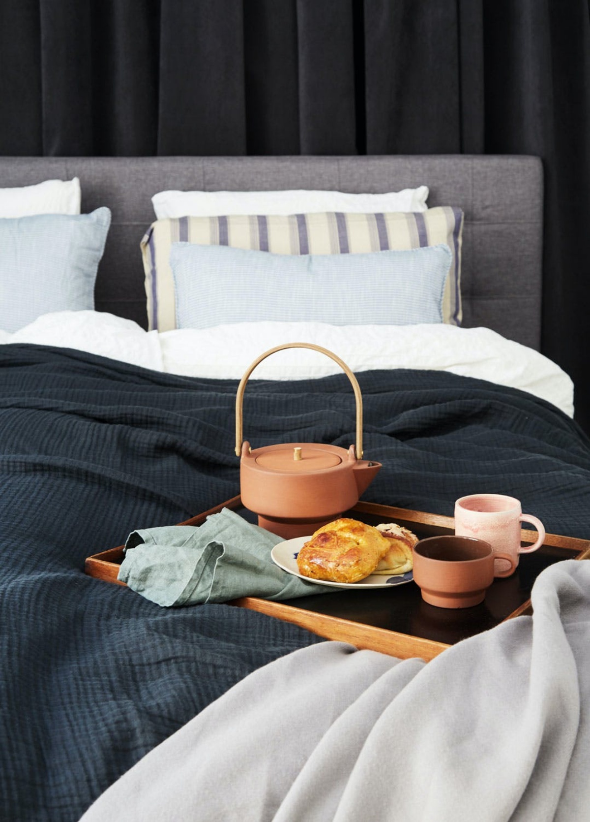 colazione a letto coperta blu in cotone