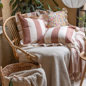 Un’aria fresca e nuova con alcuni metodi per abbellire il balcone per l’estate!