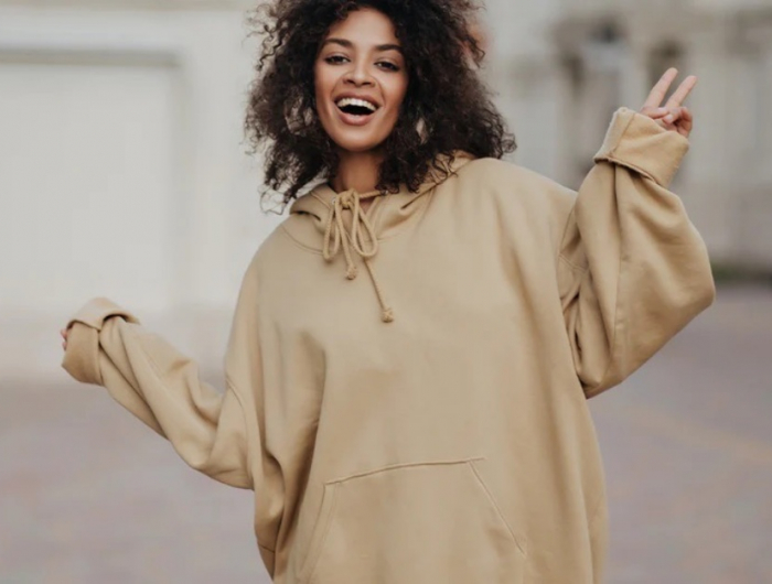 Abbina una felpa oversize come farebbe una It Girl!