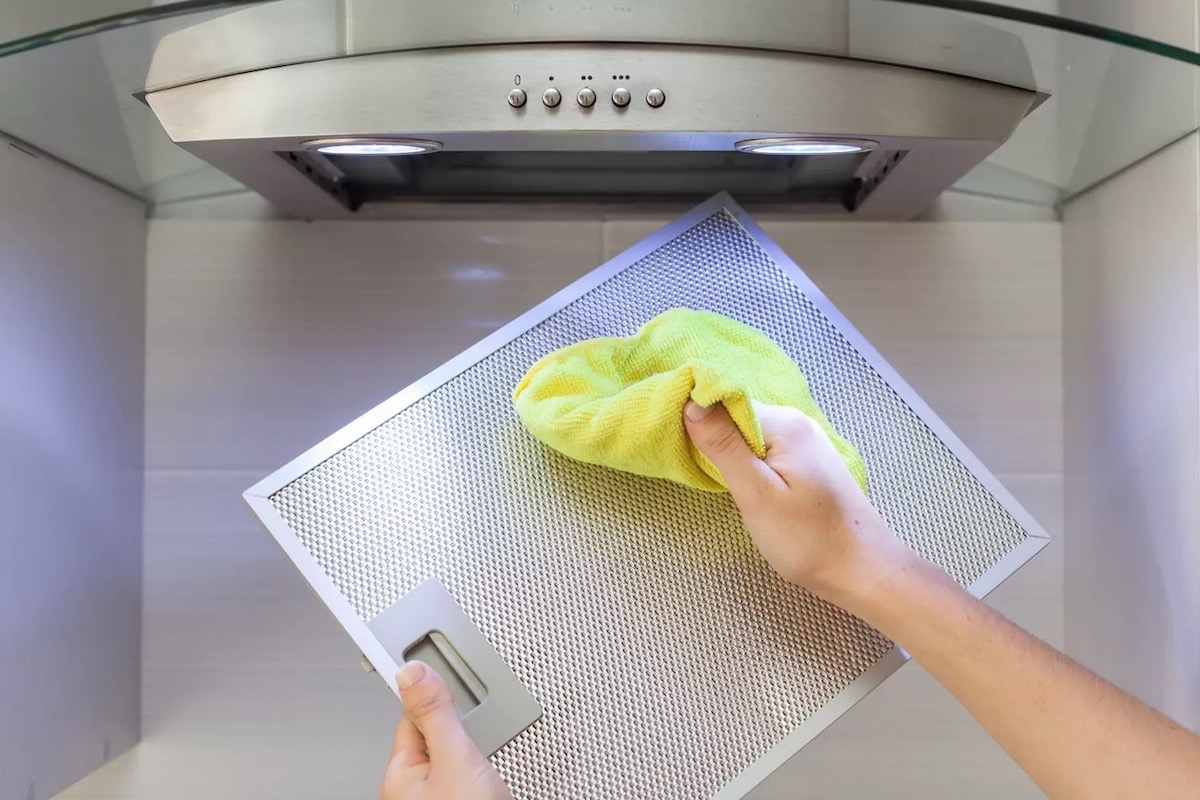 come pulire la cappa della cucina lavare il filtro