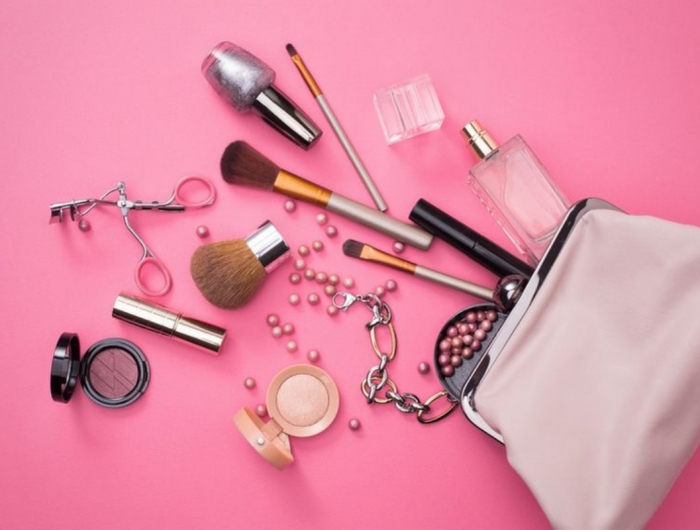 Come truccare la pelle matura – La guida al trucco per le donne over 50