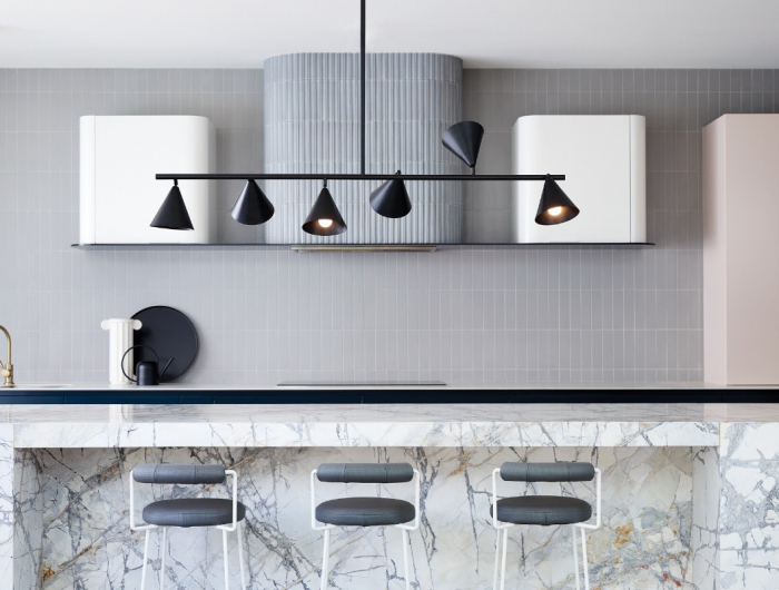 Crea un’atmosfera accogliente in cucina con l’illuminazione giusta sull’isola!