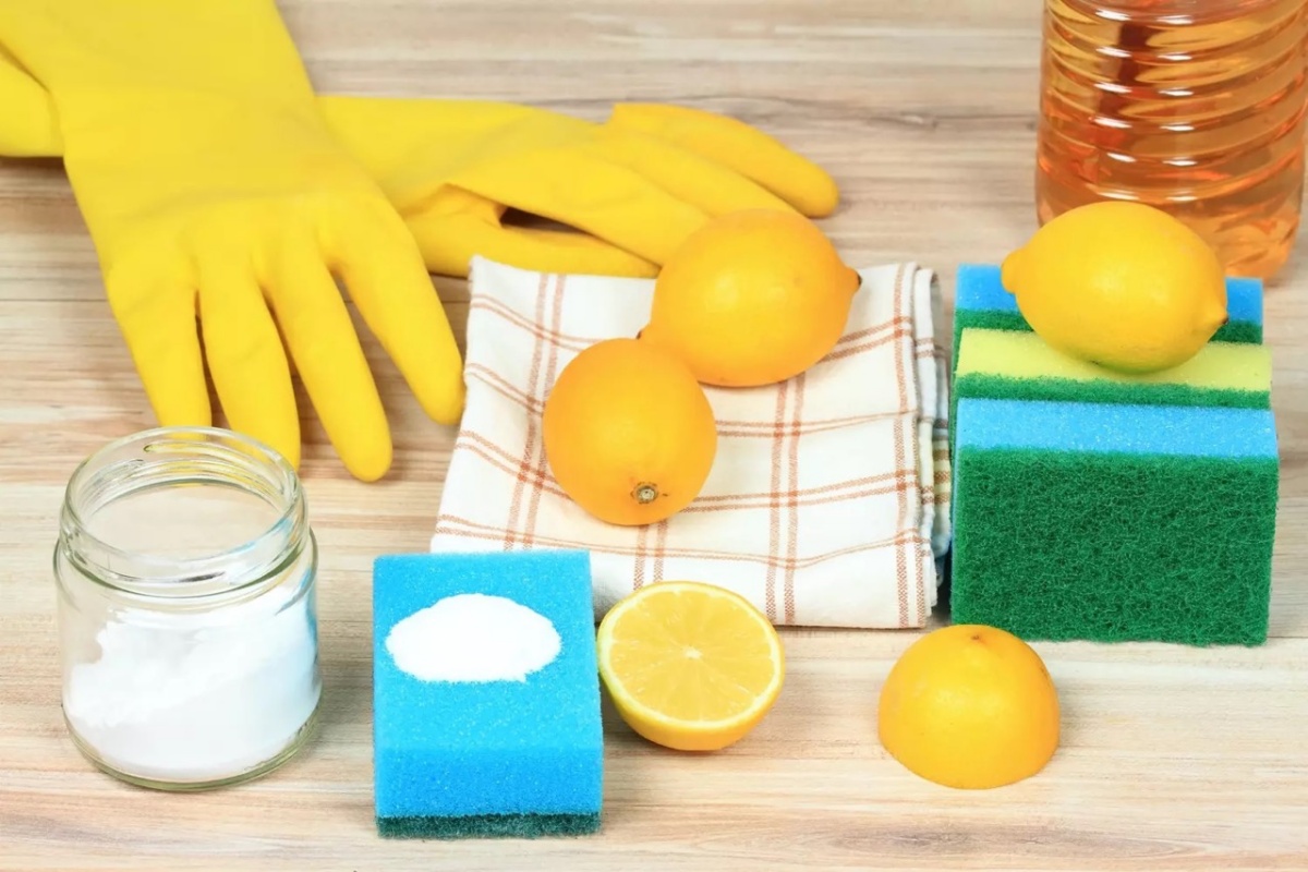 ingredienti naturali per pulire le piastrelle del bagno dal calcare