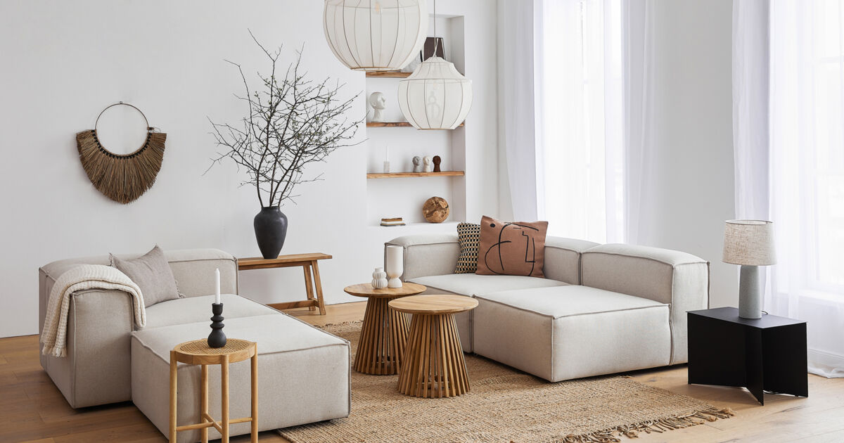 nicchia nella parete soggiorno moderno con divano beige