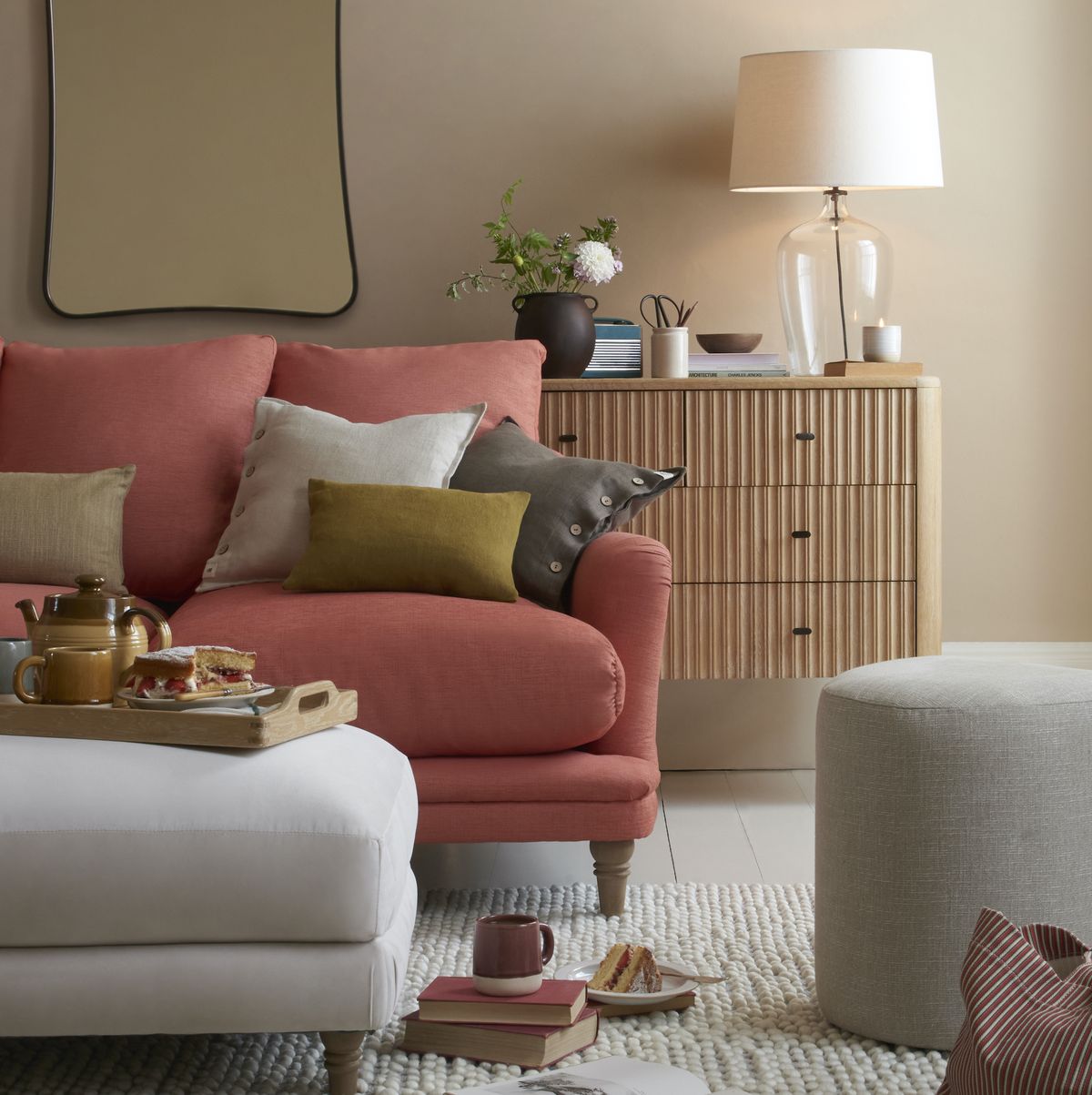 oggetti decorativi soggiorno divano color terra