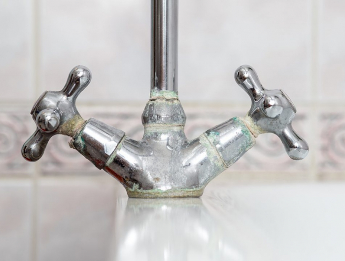 Eliminare le macchie di calcare dai rubinetti: metti alla prova questi rimedi naturali!
