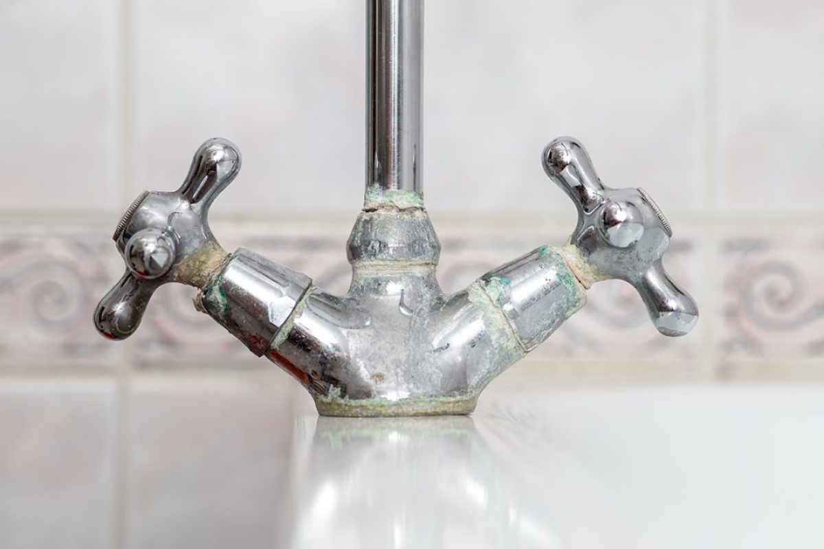 rimedi naturali contro il calcare rubinetti bagno lavandino