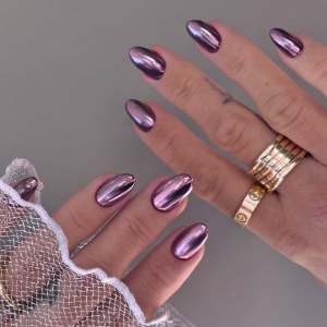 Tendenze unghie estate 2023: esplosione di colore e forme che attirano l’attenzione!