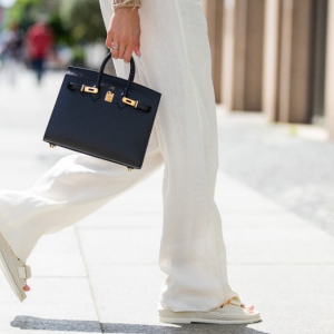 Come abbinare i pantaloni bianchi: i baggy fit per l’estate del 2023!