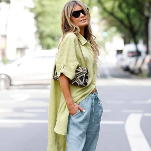 Come abbinare la camicia di lino in modo femminile anche per l’outfit da ufficio!