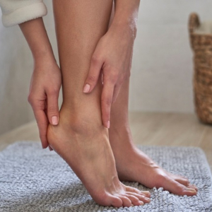 Piedi secchi e screpolati: metodi casalinghi da provare in estate!