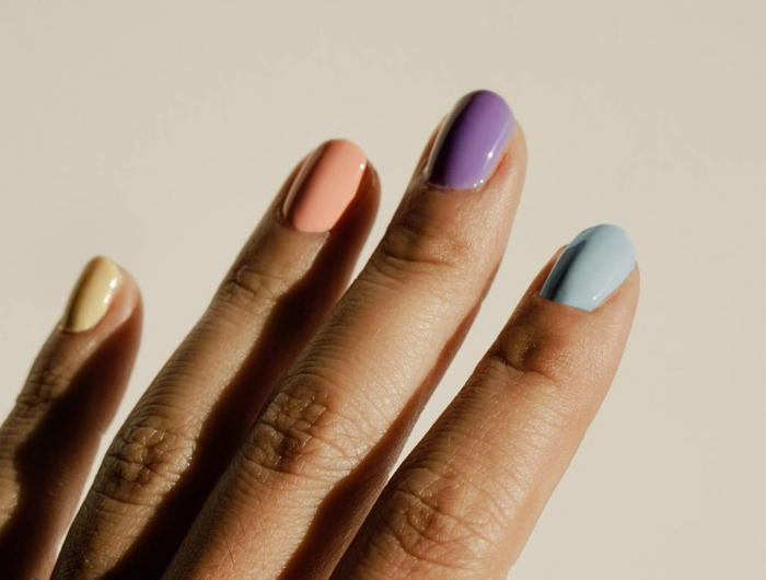 Unghie pastello 2023: le nuance sobrie ed eleganti per mani sempre impeccabili!