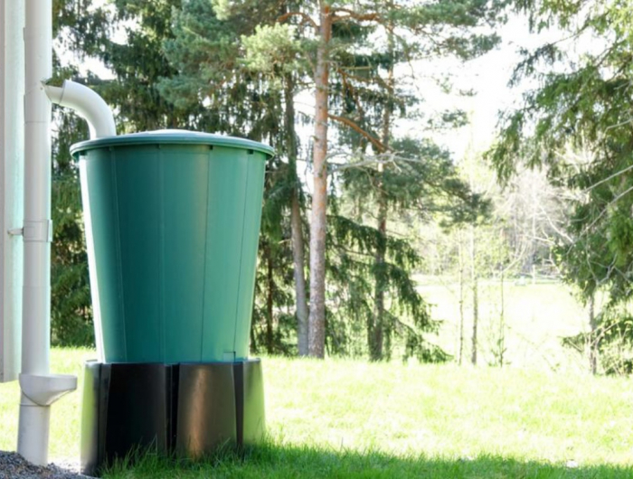 Come raccogliere l’acqua piovana per innaffiate piante e giardino