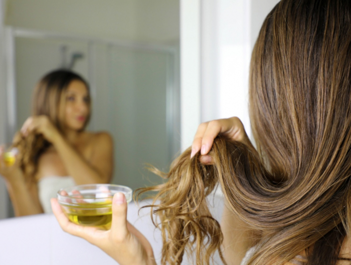Olio di oliva sui capelli: come applicarlo e quali benefici si possono avere