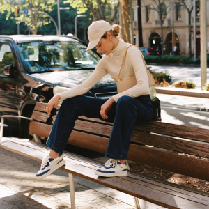 Jeans e sneakers: l’autunno 2023 ricco di abbinamenti glamour!