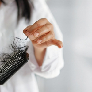 Come contrastare la perdita dei capelli per una chioma folta e robusta