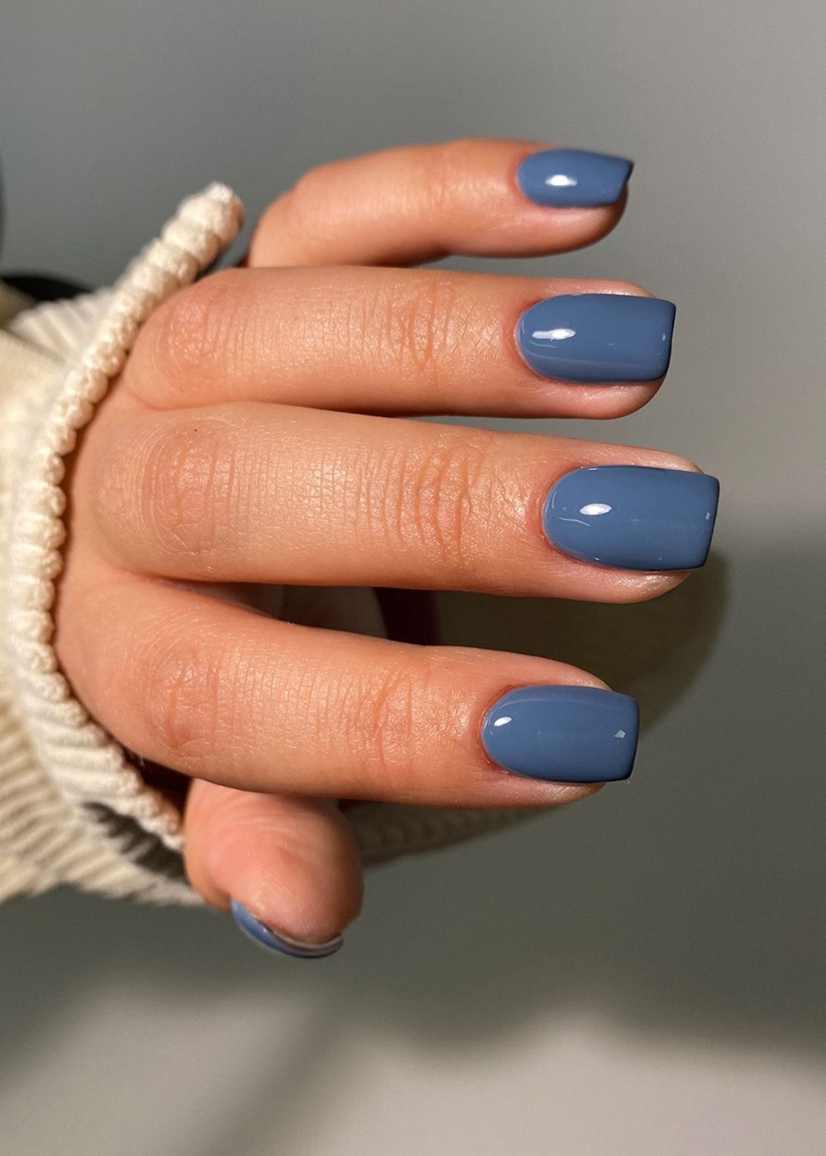smalto blu unghie forma quadrata nail art smalto per mani giovani
