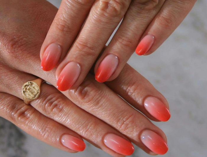 Quale smalto per mani giovani scegliere e ringiovanire l’aspetto delle mani