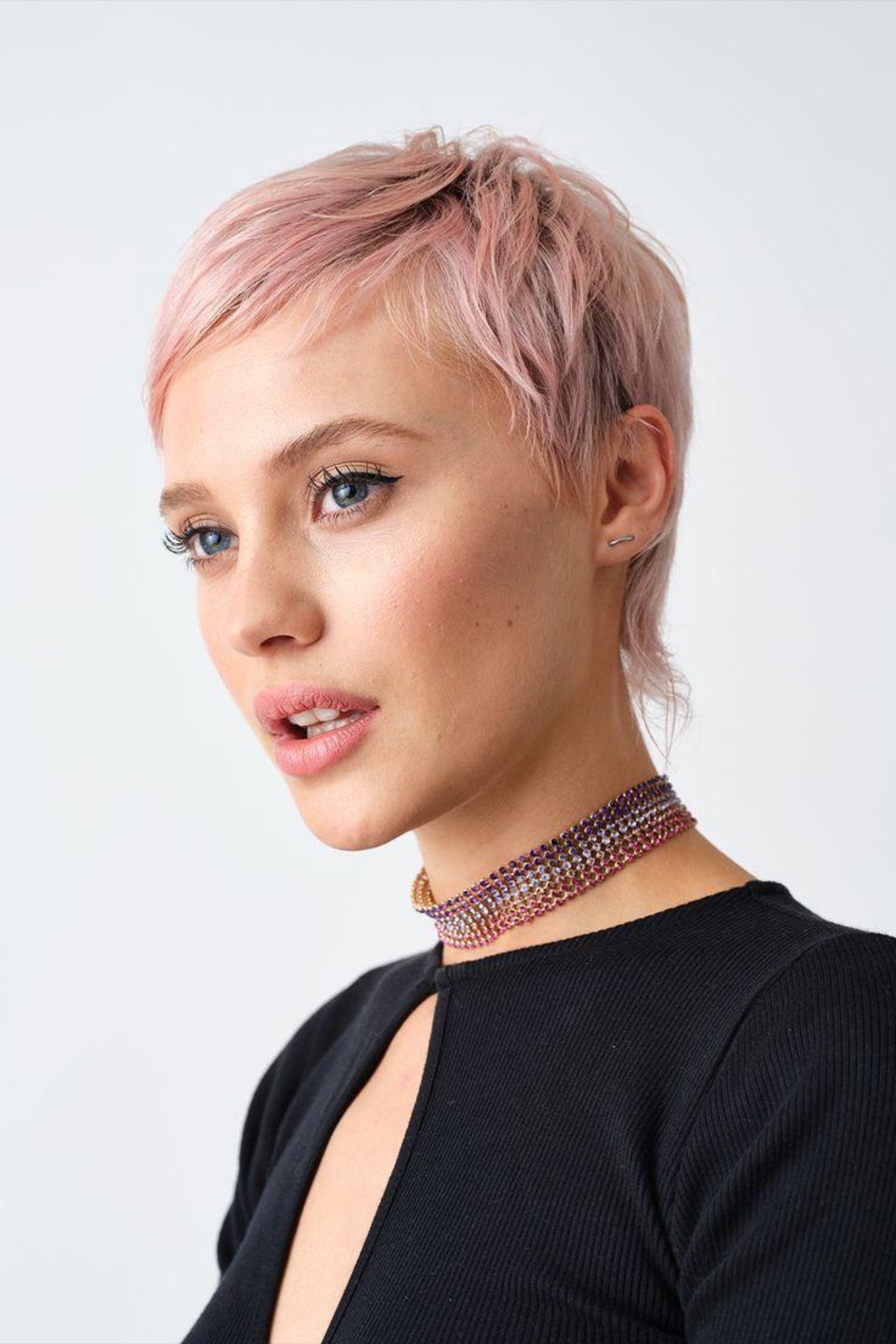 taglio di capelli pixie colorazione rosa