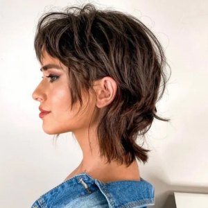 Taglio corto con frangia: inizia l’autunno con una nuova acconciatura!