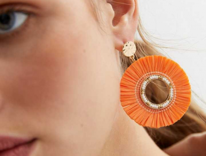 Tendenze arancione: ecco come indossare questo colore allegro