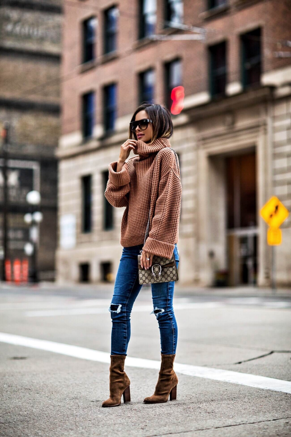 abbigliamento donna casual jeans skinny maglioncino marrone