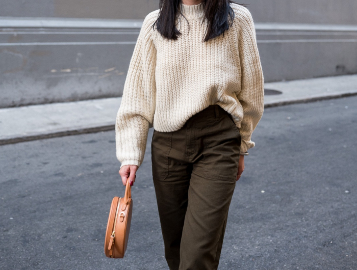 Come indossare un maglione oversize anche su donne donne minute