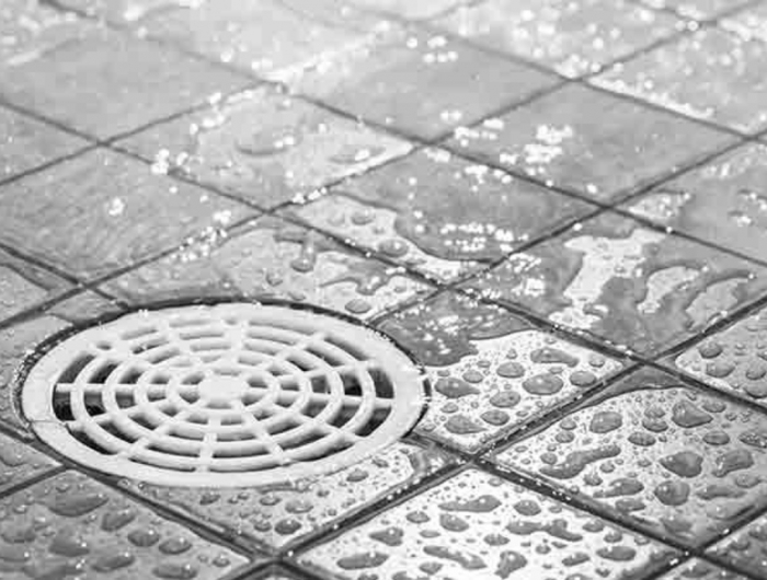 Eliminare il cattivo odore dalla doccia: bagno che puzza di uova marce