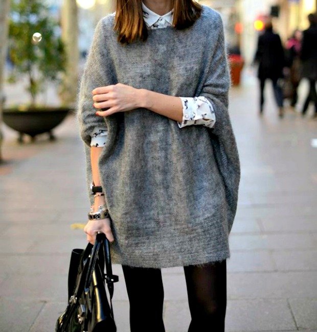 maglione grigio lungo con camicia sotto.jpg