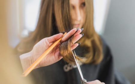 Prendersi cura dei capelli in autunno: stop agli effetti collaterali dell’estate