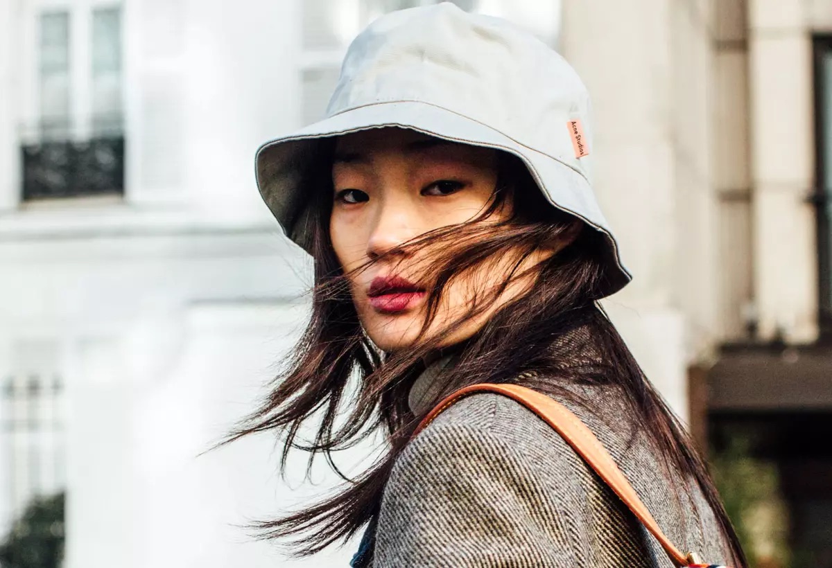 bucket cappello grigio per donna street style moda