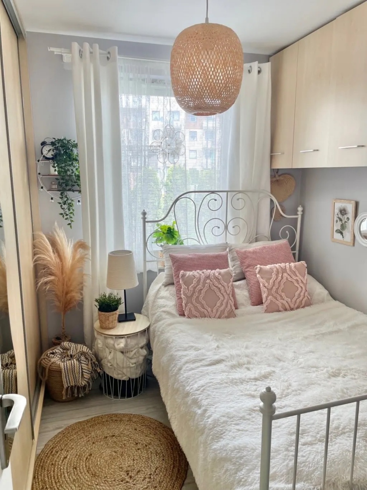 Come arredare una camera da letto piccola: soluzioni per ottimizzare lo  spazio! - Archzine.it