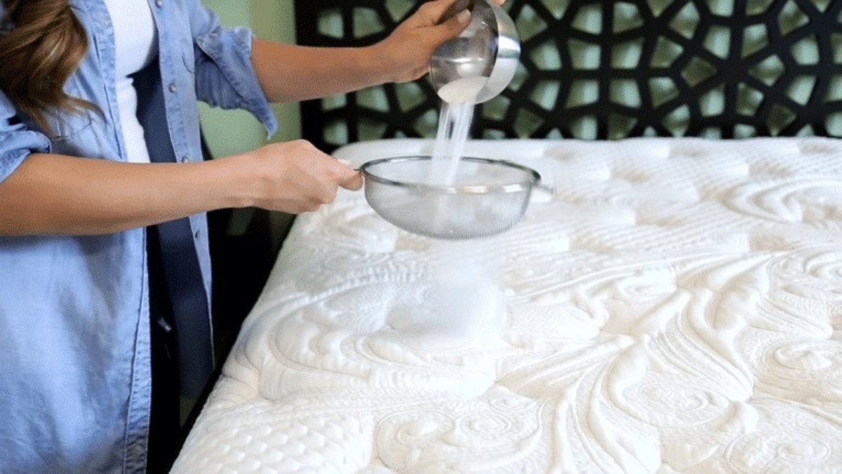 cospargere con bicarbonato il materasso 