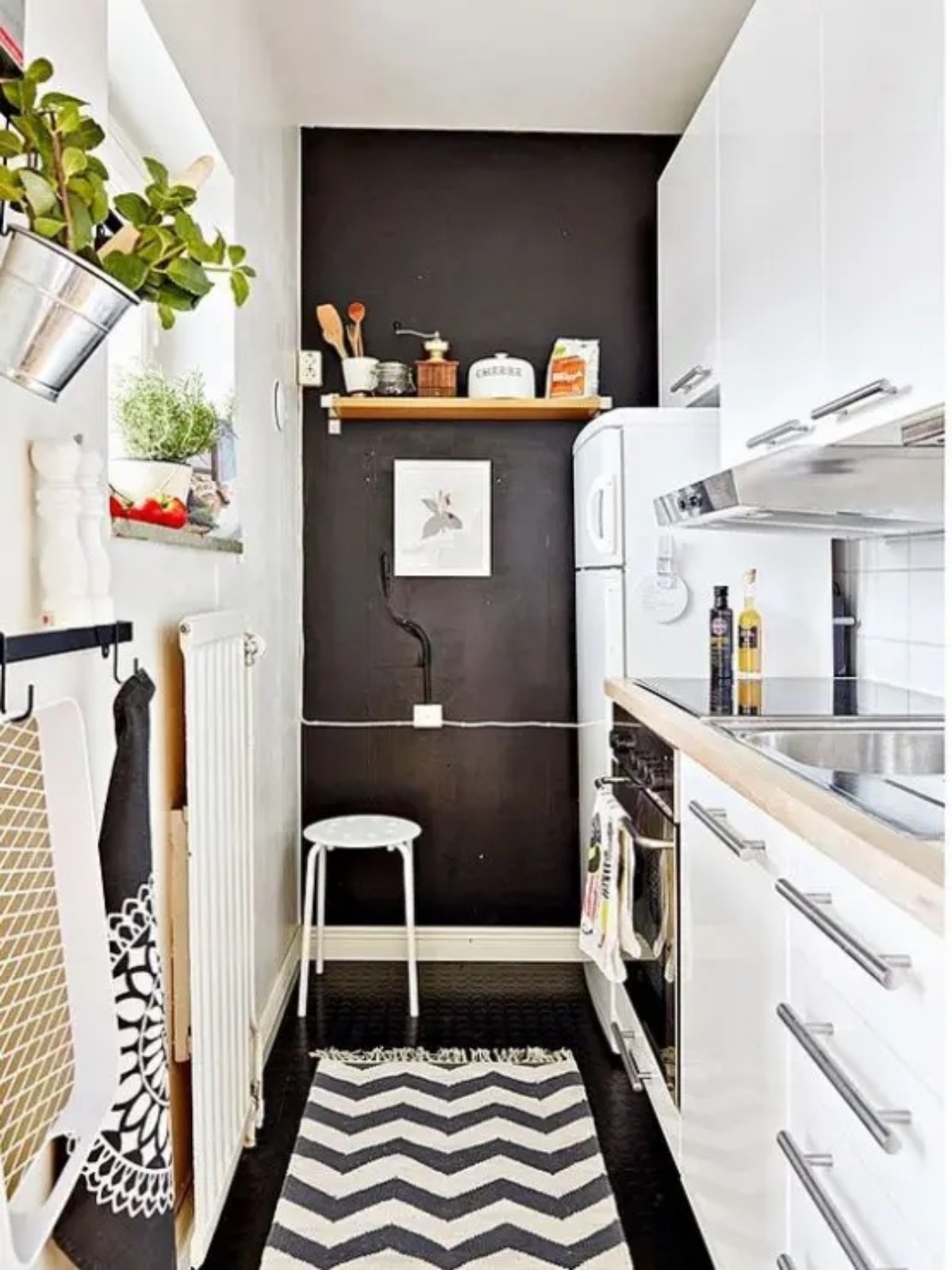 cucina bianco e nero organizzazione salvaspazio cucine piccole e strette