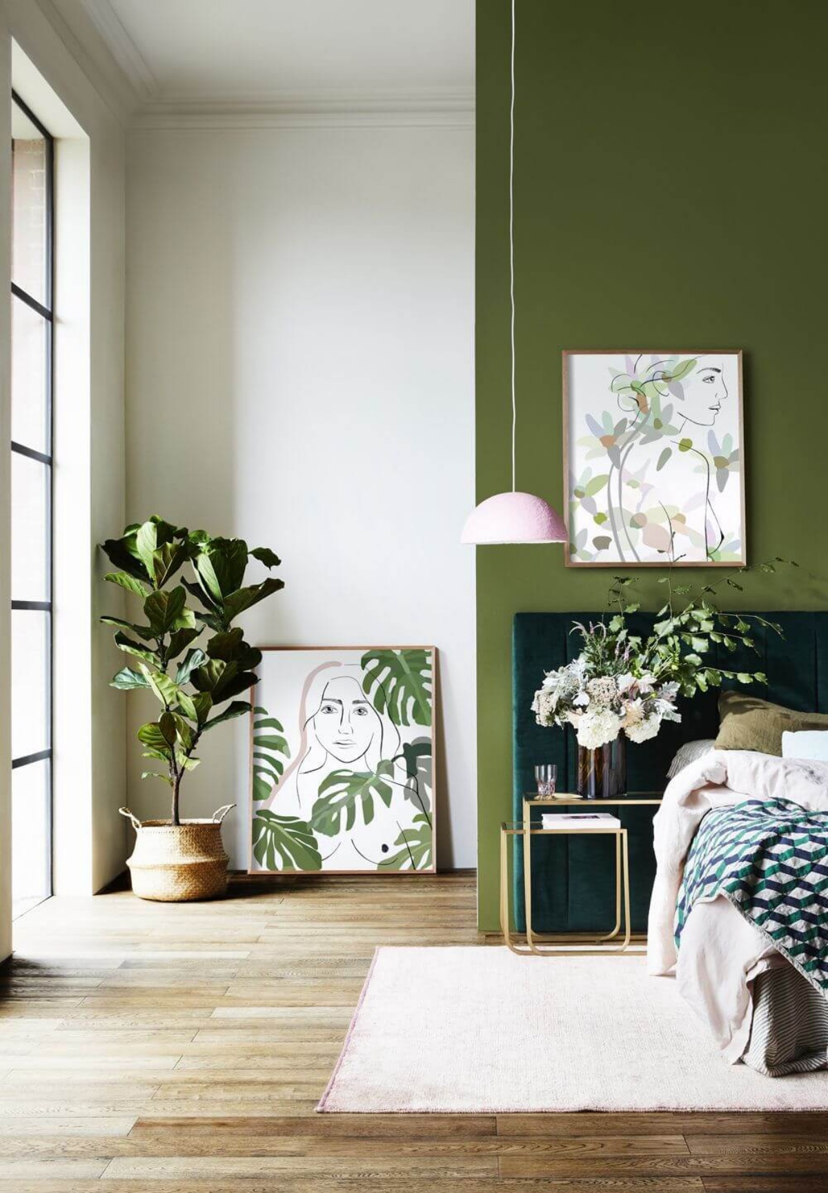 parete dietro il letto dipinta di verde