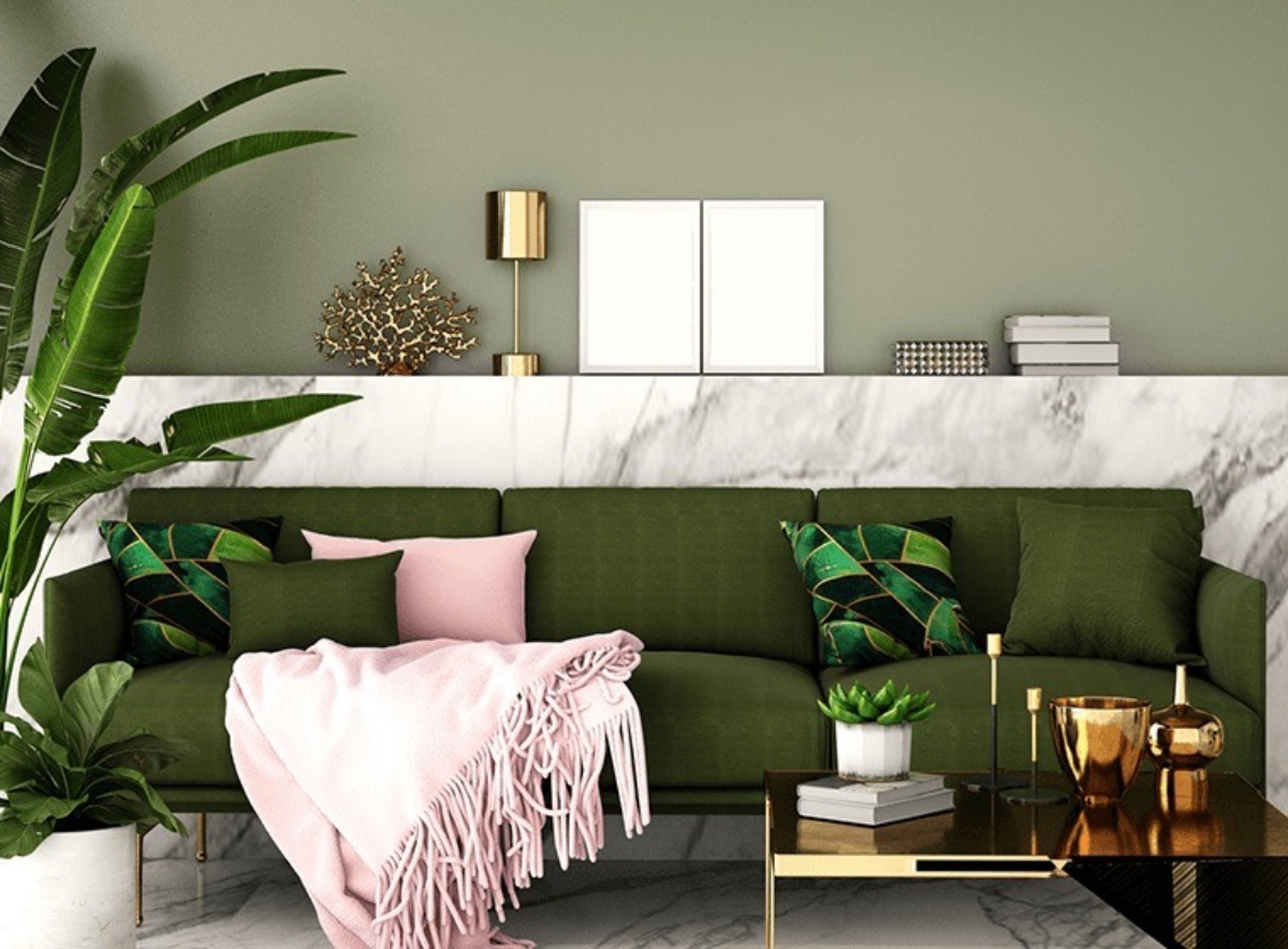 salotto con divano verde decorazioni in rosa