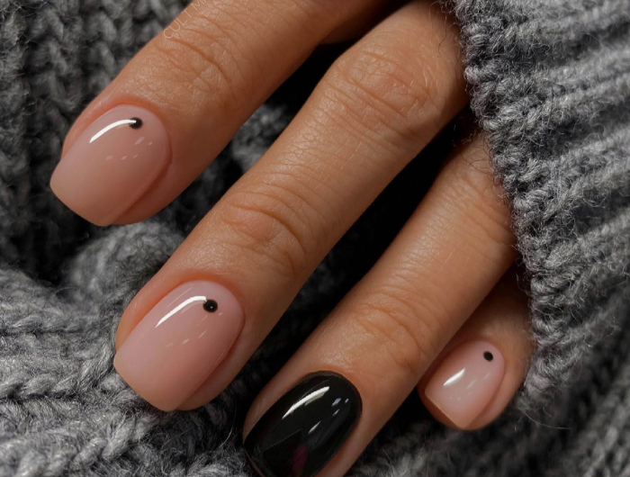Unghie corte autunno 2023: semipermanente con gli smalti del momento