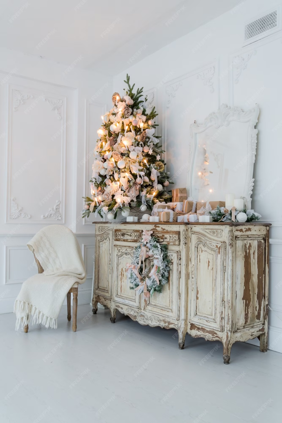 albero di natale shabby chic piccolo con ghirlanda luminosa