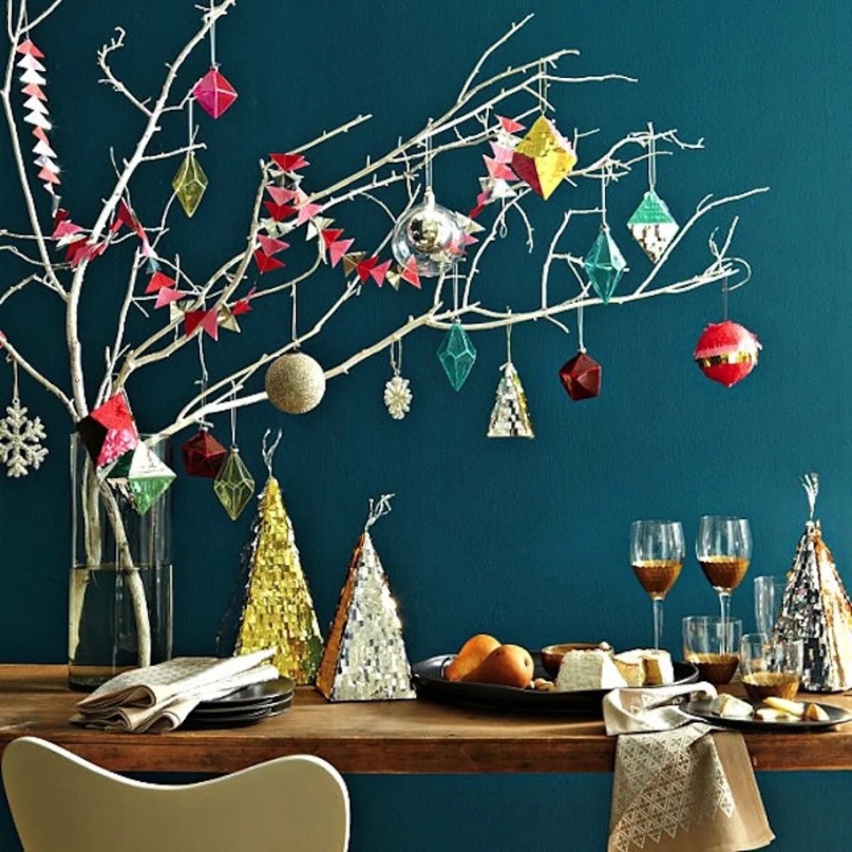 centrotavola natalizio decorazioni con rami secchi