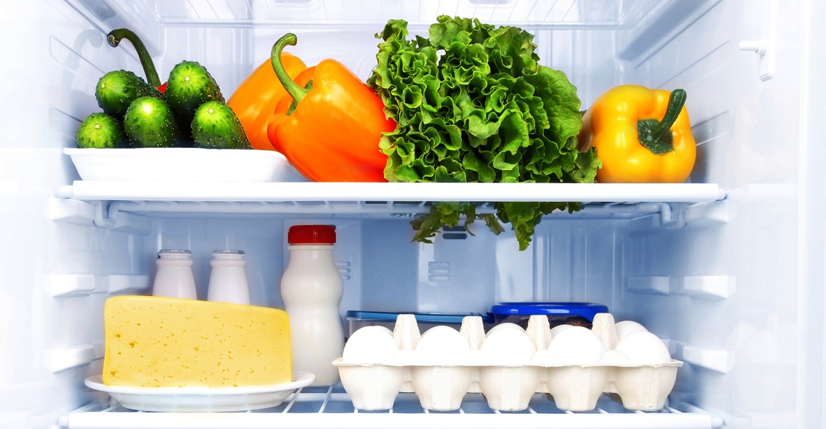 come disporre gli alimenti in frigo scaffali regolabili