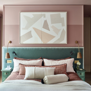 Decorare la parete dietro il letto con 5 idee facili da ricreare da soli