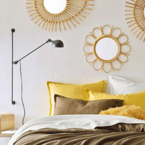 Decorare una parete con gli specchi e ampliare lo spazio in casa
