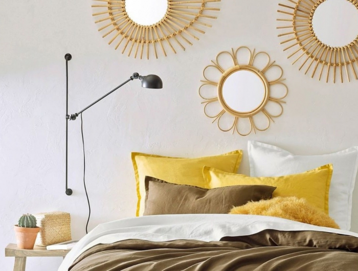 Decorare una parete con gli specchi e ampliare lo spazio in casa