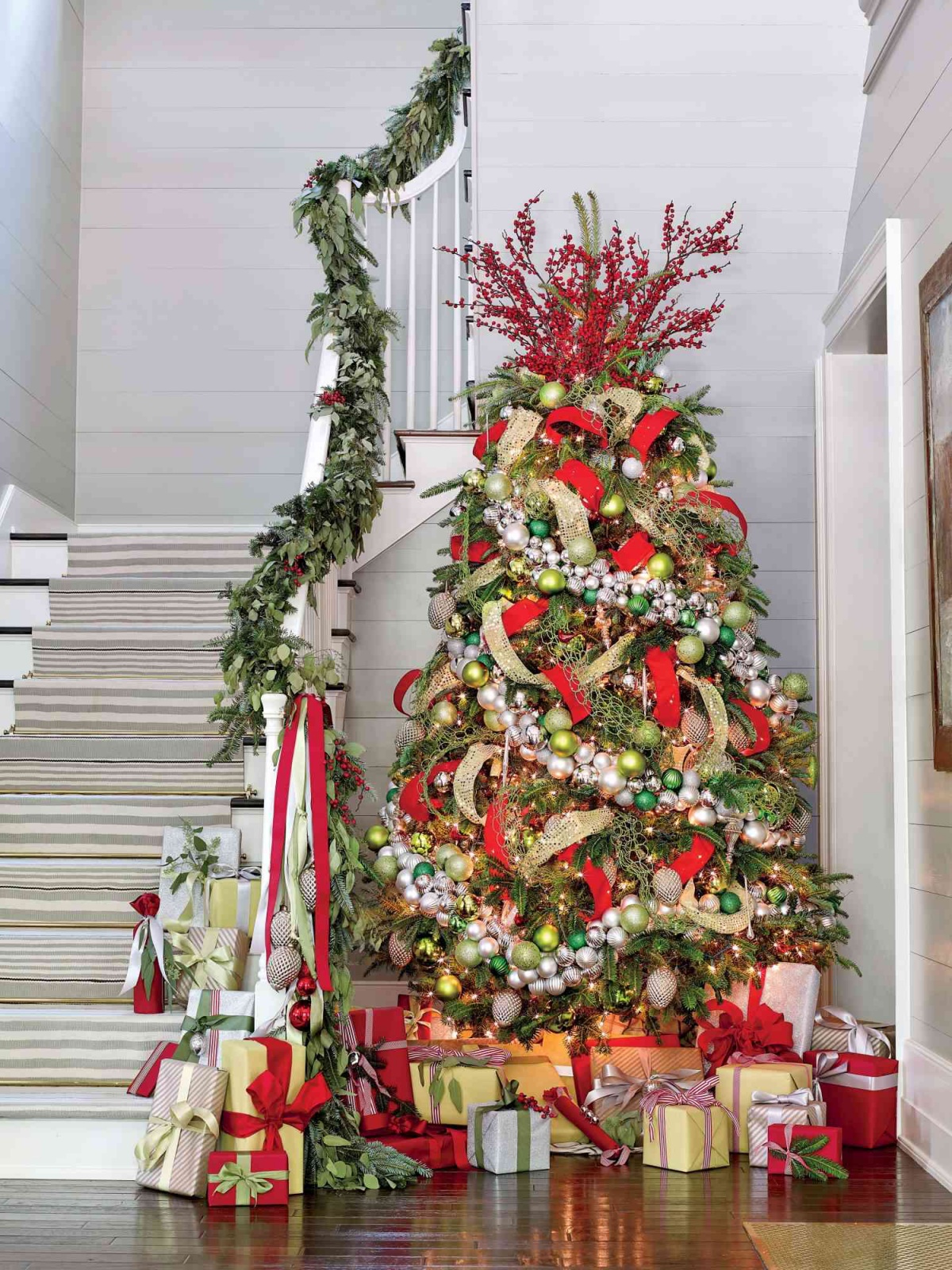 decorazioni albero natalizio tradizionali rosso verde