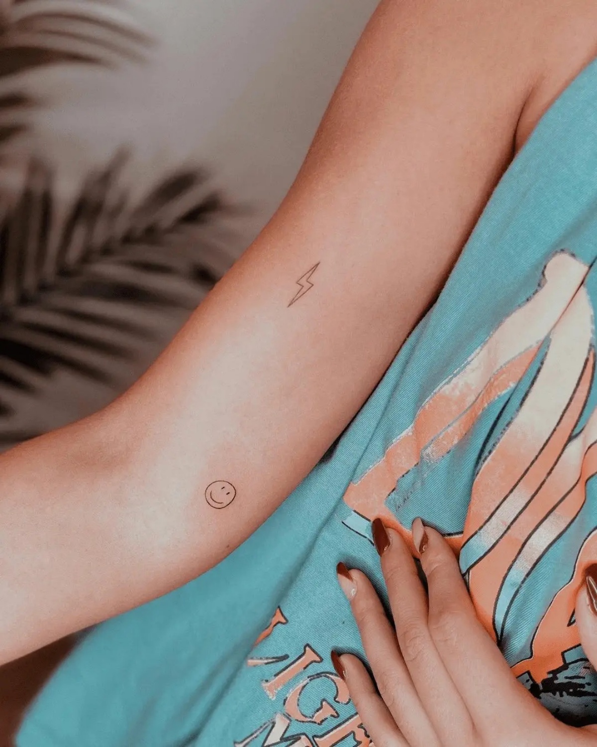 piccoli tatuaggi sul braccio faccina
