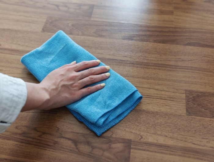 Pulire il parquet: fai brillare il pavimento di casa con due ingredienti