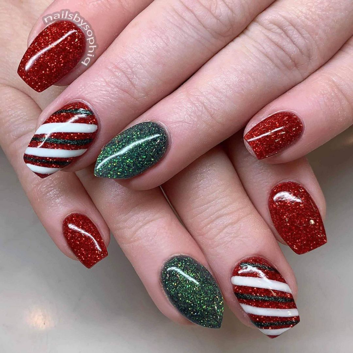 semipermanente unghie natalizie smalto verde glitter rosso