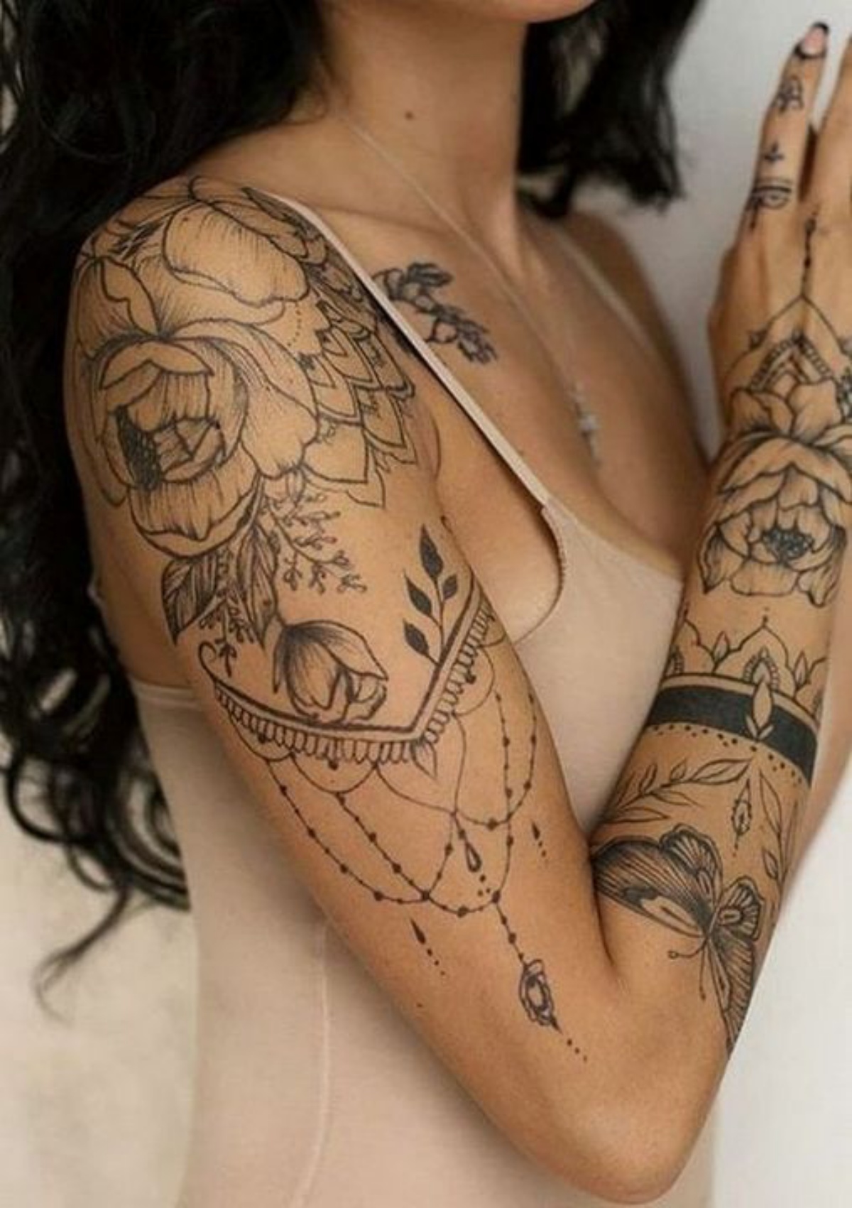 tatuaggio a manica disegno tattoo mandala