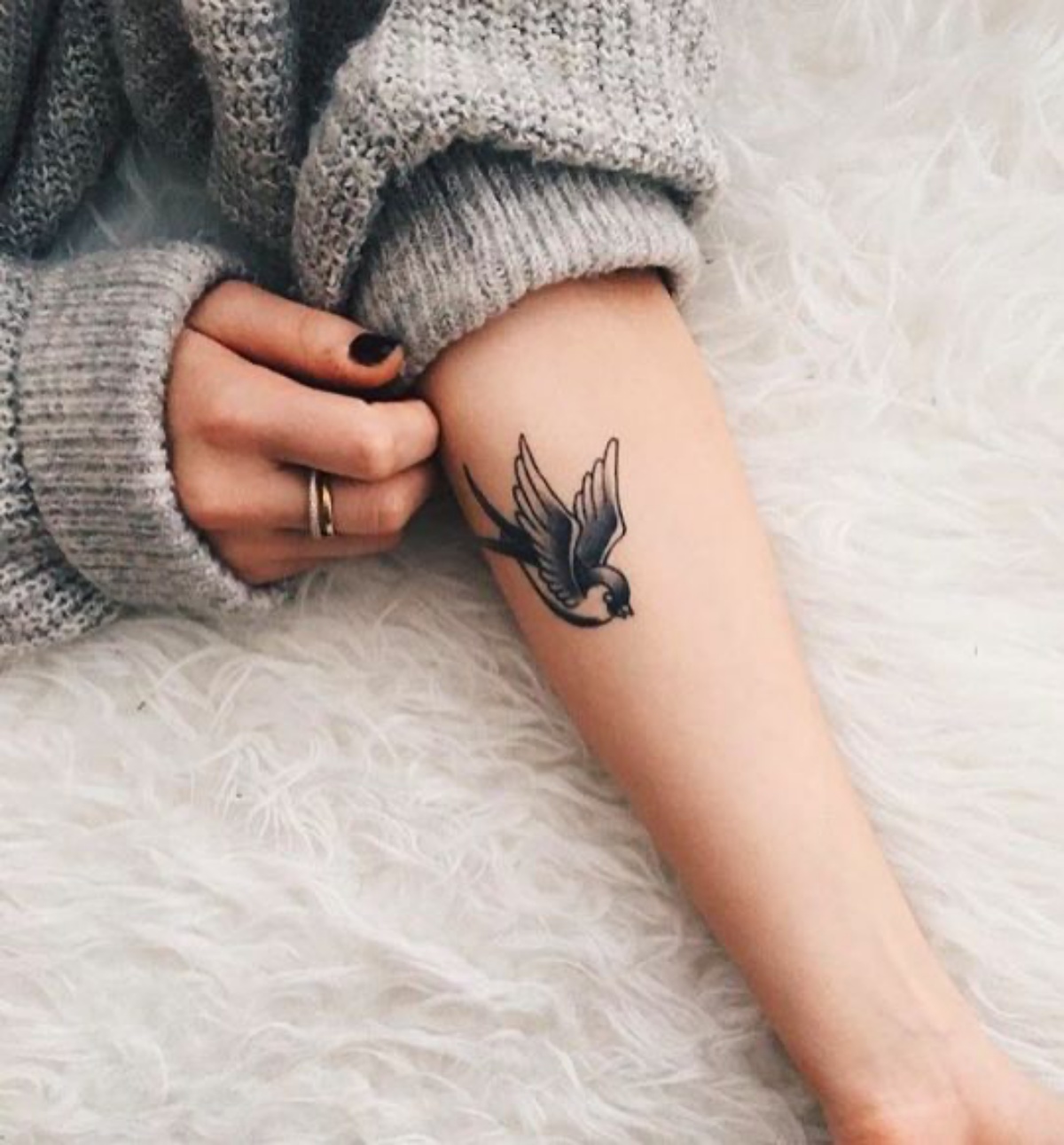 uccello tattoo avambraccio ragazza